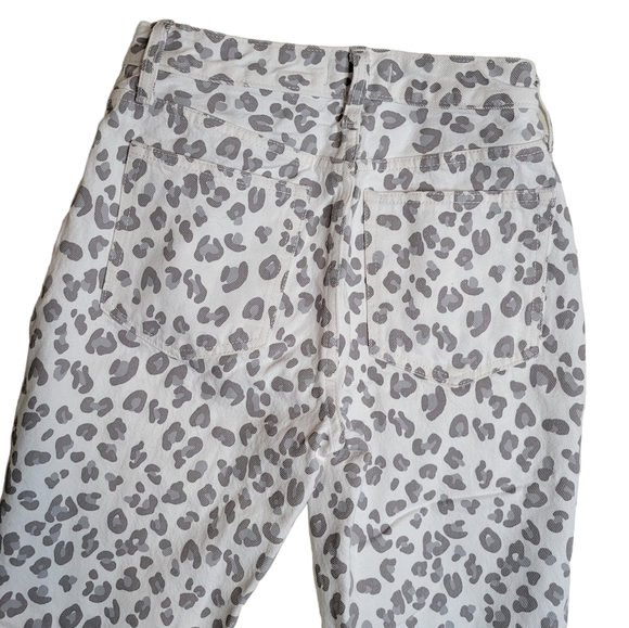 Abercrombie & Fitch Mom Jean in Grey Leopard Print - Picture 4 of 9